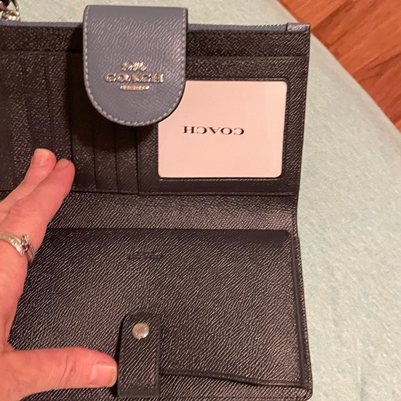 Coach phone wristlet/wallet - Picture 4 of 6